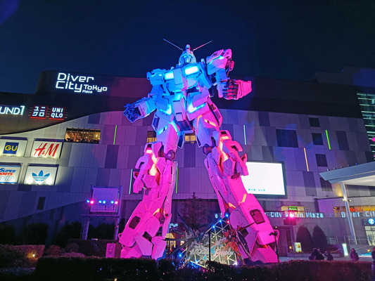 The Gundam statue in Odaiba